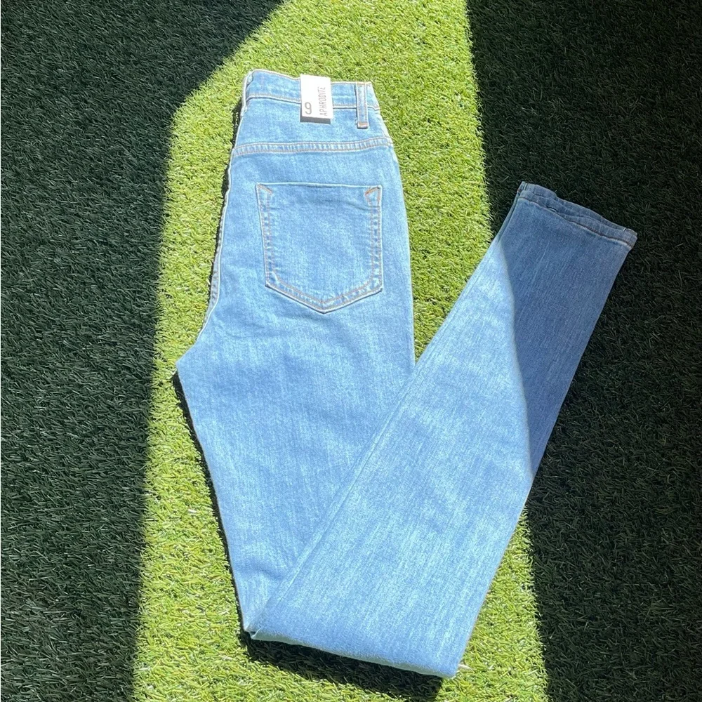 💎DISTRESSED JEANS💎 - Picture 7 of 8